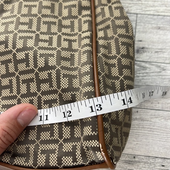 TOMMY HILFIGER Signature Logo Tan Multi Pocket Handbag - Picture 10 of 11